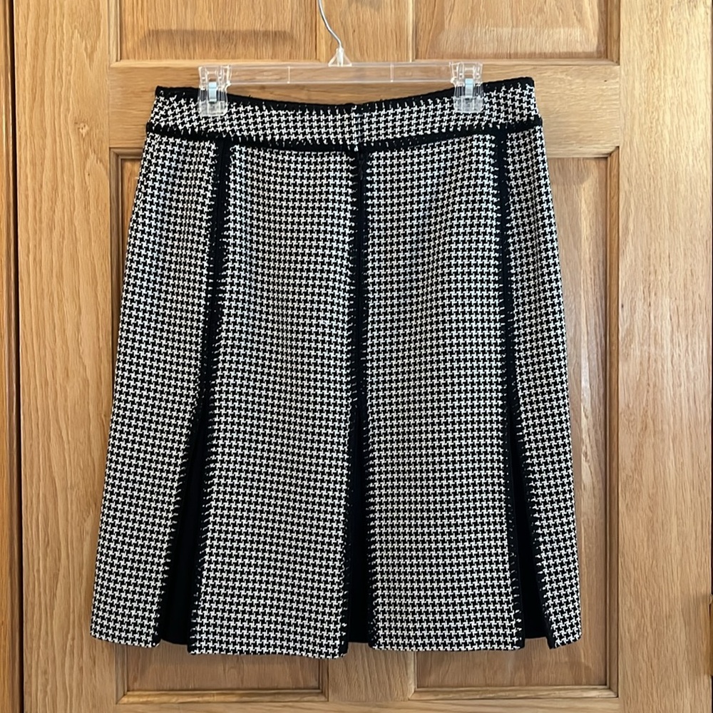 Ann Taylor - Black & White Tweed Houndstooth Pleated Skirt - Designer - 8 - Picture 6 of 7